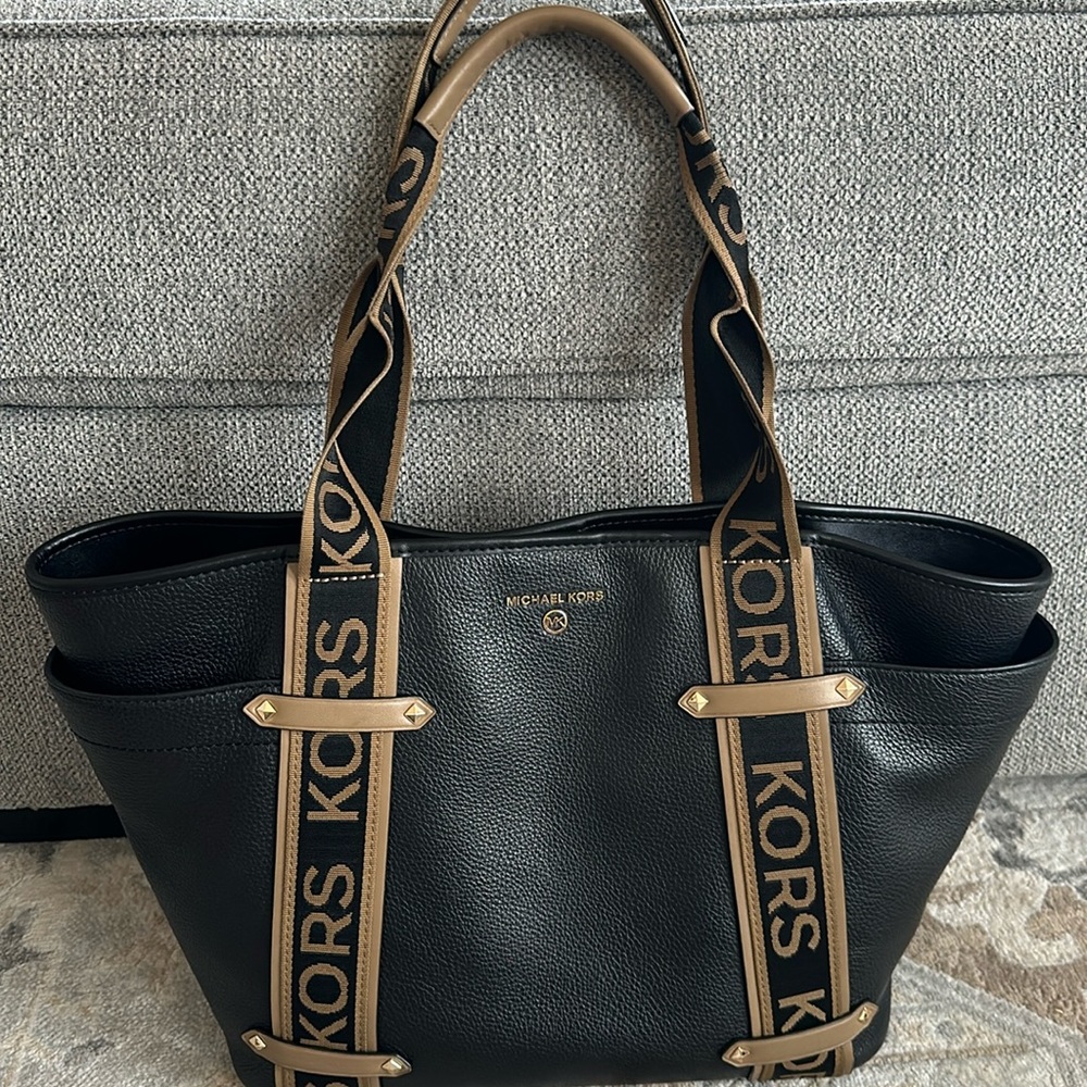 Authentic Michael Kors Large Leather Tote